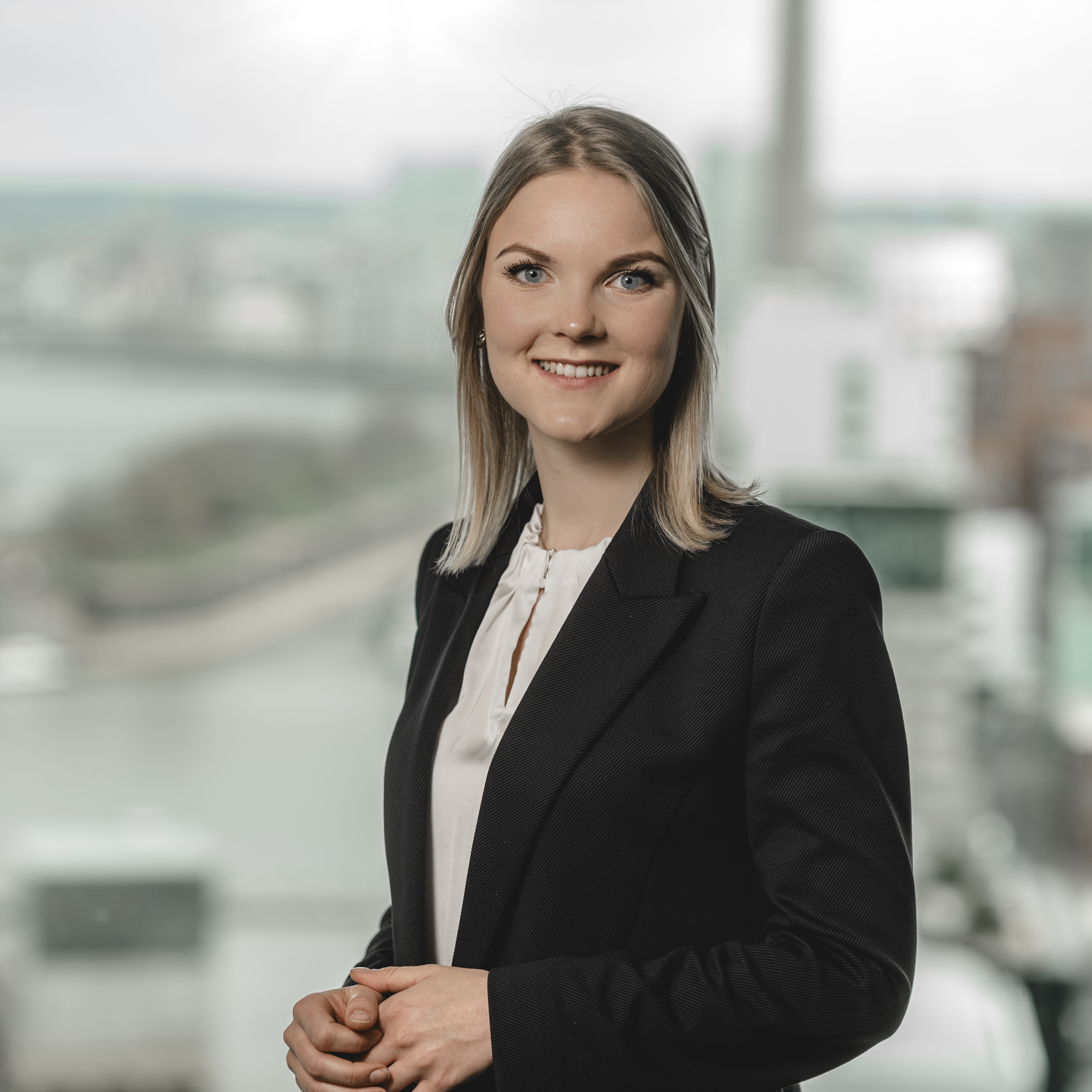 Nora Lessing. db-law